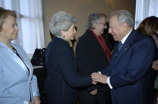 Incontro del Presidente della Repubblica con le donne insignite di onorificenze OMRI, distintesi nella cultura, nella scienza e nel sociale, in occasione della "Festa della Donna 2006"