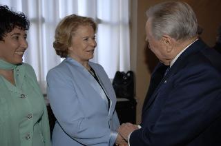 Incontro del Presidente della Repubblica con le donne insignite di onorificenze OMRI, distintesi nella cultura, nella scienza e nel sociale, in occasione della "Festa della Donna 2006"