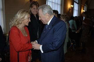Incontro del Presidente della Repubblica con le donne insignite di onorificenze OMRI, distintesi nella cultura, nella scienza e nel sociale, in occasione della "Festa della Donna 2006"