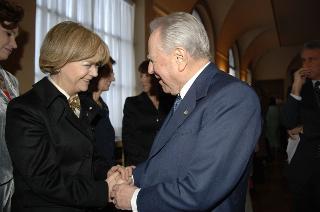 Incontro del Presidente della Repubblica con le donne insignite di onorificenze OMRI, distintesi nella cultura, nella scienza e nel sociale, in occasione della "Festa della Donna 2006"