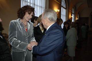 Incontro del Presidente della Repubblica con le donne insignite di onorificenze OMRI, distintesi nella cultura, nella scienza e nel sociale, in occasione della "Festa della Donna 2006"