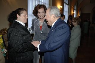 Incontro del Presidente della Repubblica con le donne insignite di onorificenze OMRI, distintesi nella cultura, nella scienza e nel sociale, in occasione della "Festa della Donna 2006"