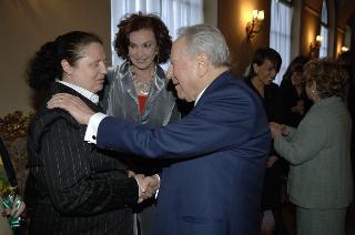 Incontro del Presidente della Repubblica con le donne insignite di onorificenze OMRI, distintesi nella cultura, nella scienza e nel sociale, in occasione della "Festa della Donna 2006"