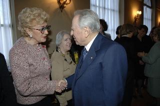 Incontro del Presidente della Repubblica con le donne insignite di onorificenze OMRI, distintesi nella cultura, nella scienza e nel sociale, in occasione della "Festa della Donna 2006"