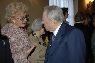 Incontro del Presidente della Repubblica con le donne insignite di onorificenze OMRI, distintesi nella cultura, nella scienza e nel sociale, in occasione della "Festa della Donna 2006"