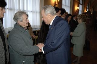 Incontro del Presidente della Repubblica con le donne insignite di onorificenze OMRI, distintesi nella cultura, nella scienza e nel sociale, in occasione della "Festa della Donna 2006"
