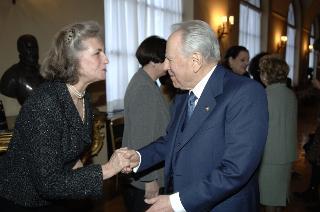 Incontro del Presidente della Repubblica con le donne insignite di onorificenze OMRI, distintesi nella cultura, nella scienza e nel sociale, in occasione della "Festa della Donna 2006"