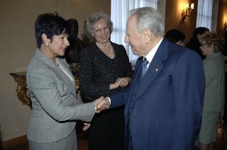 Incontro del Presidente della Repubblica con le donne insignite di onorificenze OMRI, distintesi nella cultura, nella scienza e nel sociale, in occasione della "Festa della Donna 2006"