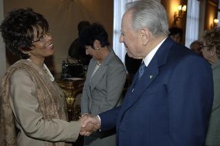 Incontro del Presidente della Repubblica con le donne insignite di onorificenze OMRI, distintesi nella cultura, nella scienza e nel sociale, in occasione della "Festa della Donna 2006"