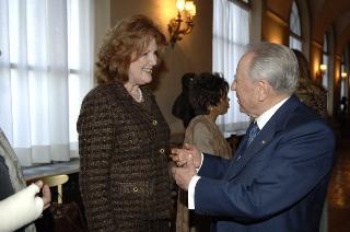 Incontro del Presidente della Repubblica con le donne insignite di onorificenze OMRI, distintesi nella cultura, nella scienza e nel sociale, in occasione della "Festa della Donna 2006"