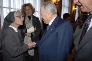 Incontro del Presidente della Repubblica con le donne insignite di onorificenze OMRI, distintesi nella cultura, nella scienza e nel sociale, in occasione della "Festa della Donna 2006"