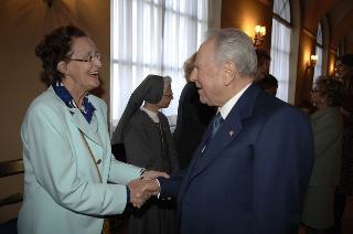 Incontro del Presidente della Repubblica con le donne insignite di onorificenze OMRI, distintesi nella cultura, nella scienza e nel sociale, in occasione della "Festa della Donna 2006"