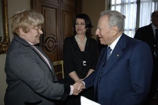 Incontro del Presidente della Repubblica con le donne insignite di onorificenze OMRI, distintesi nella cultura, nella scienza e nel sociale, in occasione della "Festa della Donna 2006"