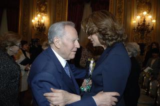 Incontro del Presidente della Repubblica con le donne insignite di onorificenze OMRI, distintesi nella cultura, nella scienza e nel sociale, in occasione della "Festa della Donna 2006"