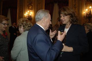 Incontro del Presidente della Repubblica con le donne insignite di onorificenze OMRI, distintesi nella cultura, nella scienza e nel sociale, in occasione della "Festa della Donna 2006"