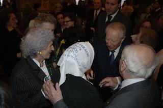 Incontro del Presidente della Repubblica con le donne insignite di onorificenze OMRI, distintesi nella cultura, nella scienza e nel sociale, in occasione della "Festa della Donna 2006"