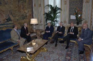 Il Presidente della Repubblica riceve Francesco Favara, Procuratore Generale della Corte Suprema di Cassazione, con lo scultore Piero Golia