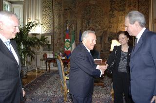 Il Presidente della Repubblica riceve Philippe Maystadt, Presidente della Banca Europea per gli Investimenti, con Gerlando Genuardi, Vice Presidente della BEI