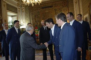 Il Presidente della Repubblica, Carlo Azeglio Ciampi, saluta i commessi di anticamera