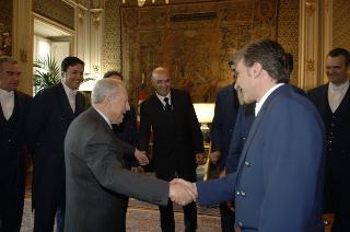 Il Presidente della Repubblica, Carlo Azeglio Ciampi, saluta i commessi di anticamera