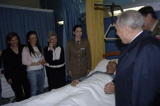 Il Presidente della Repubblica visita i militari sopravvissuti all'attentato a Kabul in Afghanistan, ricoverati nel Policlinico Militare di Roma