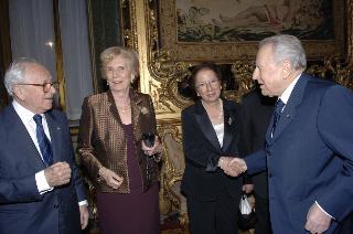 Il Presidente della Repubblica, al termine del settennato, cena con il Segretario generale ed i più stretti collaboratori