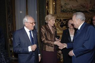 Il Presidente della Repubblica, al termine del settennato, cena con il Segretario generale ed i più stretti collaboratori