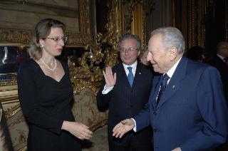 Il Presidente della Repubblica, al termine del settennato, cena con il Segretario generale ed i più stretti collaboratori