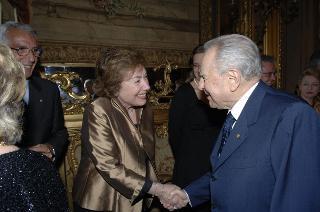 Il Presidente della Repubblica, al termine del settennato, cena con il Segretario generale ed i più stretti collaboratori