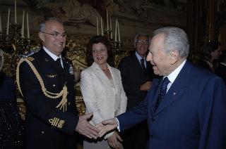 Il Presidente della Repubblica, al termine del settennato, cena con il Segretario generale ed i più stretti collaboratori