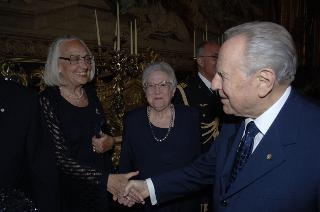 Il Presidente della Repubblica, al termine del settennato, cena con il Segretario generale ed i più stretti collaboratori