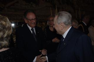 Il Presidente della Repubblica, al termine del settennato, cena con il Segretario generale ed i più stretti collaboratori