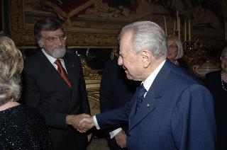 Il Presidente della Repubblica, al termine del settennato, cena con il Segretario generale ed i più stretti collaboratori