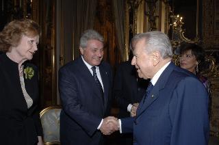 Il Presidente della Repubblica, al termine del settennato, cena con il Segretario generale ed i più stretti collaboratori