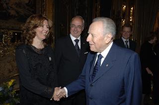 Il Presidente della Repubblica, al termine del settennato, cena con il Segretario generale ed i più stretti collaboratori