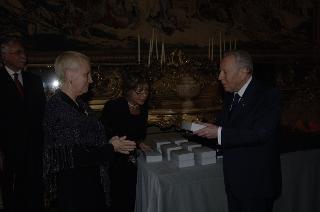 Il Presidente della Repubblica, al termine del settennato, cena con il Segretario generale ed i più stretti collaboratori
