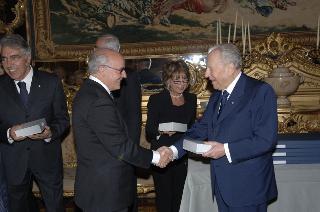Il Presidente della Repubblica, al termine del settennato, cena con il Segretario generale ed i più stretti collaboratori