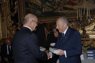 Il Presidente della Repubblica, al termine del settennato, cena con il Segretario generale ed i più stretti collaboratori