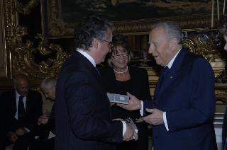 Il Presidente della Repubblica, al termine del settennato, cena con il Segretario generale ed i più stretti collaboratori