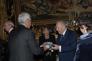 Il Presidente della Repubblica, al termine del settennato, cena con il Segretario generale ed i più stretti collaboratori