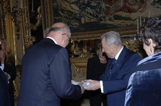 Il Presidente della Repubblica, al termine del settennato, cena con il Segretario generale ed i più stretti collaboratori