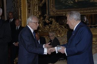 Il Presidente della Repubblica, al termine del settennato, cena con il Segretario generale ed i più stretti collaboratori