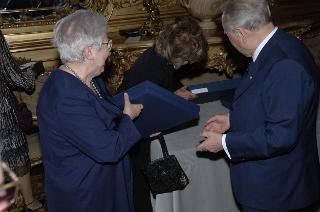 Il Presidente della Repubblica, al termine del settennato, cena con il Segretario generale ed i più stretti collaboratori