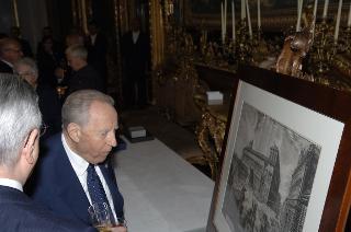 Il Presidente della Repubblica, al termine del settennato, cena con il Segretario generale ed i più stretti collaboratori