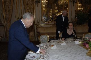 Il Presidente della Repubblica, al termine del settennato, cena con il Segretario generale ed i più stretti collaboratori