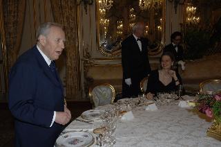 Il Presidente della Repubblica, al termine del settennato, cena con il Segretario generale ed i più stretti collaboratori