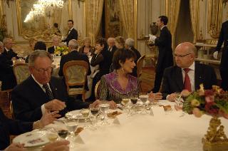 Il Presidente della Repubblica, al termine del settennato, cena con il Segretario generale ed i più stretti collaboratori