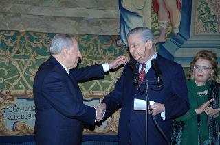 Carlo Azeglio Ciampi saluta il personale civile e militare del Segretariato Generale della Presidenza della Repubblica