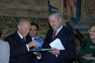 Carlo Azeglio Ciampi saluta il personale civile e militare del Segretariato Generale della Presidenza della Repubblica