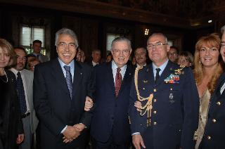 Carlo Azeglio Ciampi saluta il personale civile e militare del Segretariato Generale della Presidenza della Repubblica